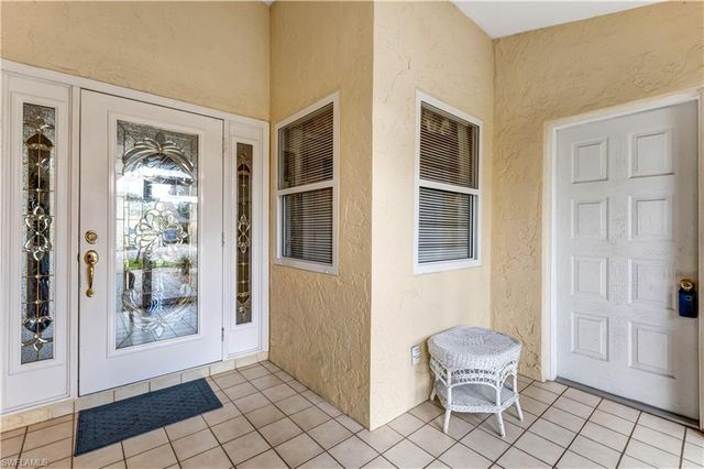 372 Fox Den CIR, Naples, FL 34104