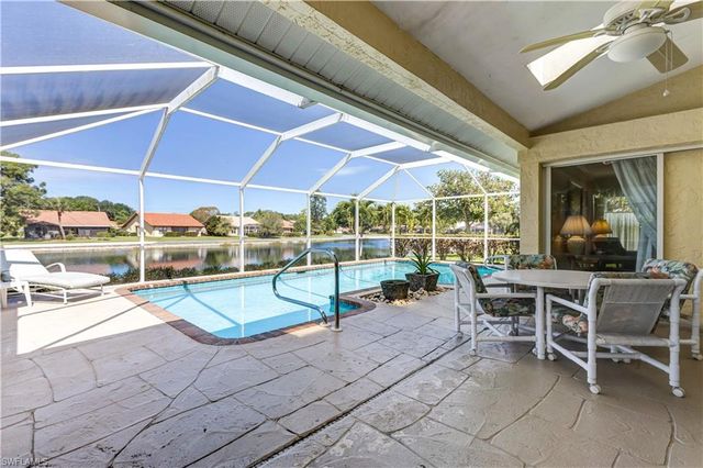 372 Fox Den CIR, Naples, FL 34104