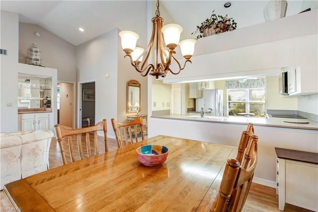 372 Fox Den CIR, Naples, FL 34104