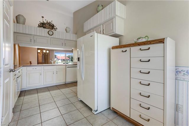 372 Fox Den CIR, Naples, FL 34104