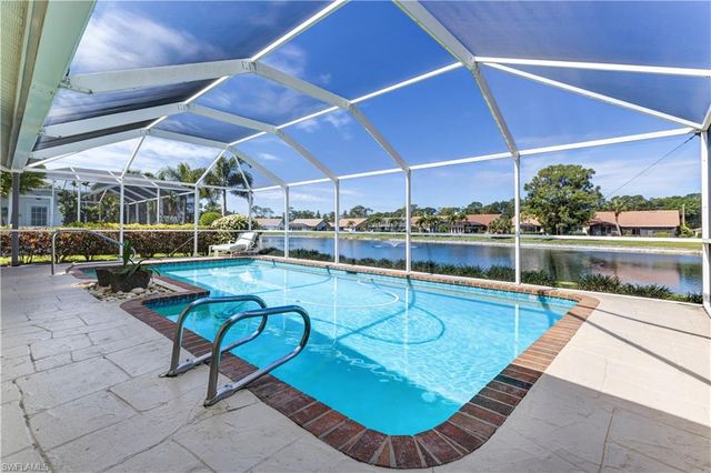 372 Fox Den CIR, Naples, FL 34104