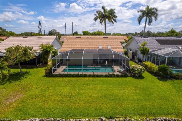 372 Fox Den CIR, Naples, FL 34104