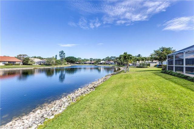 372 Fox Den CIR, Naples, FL 34104