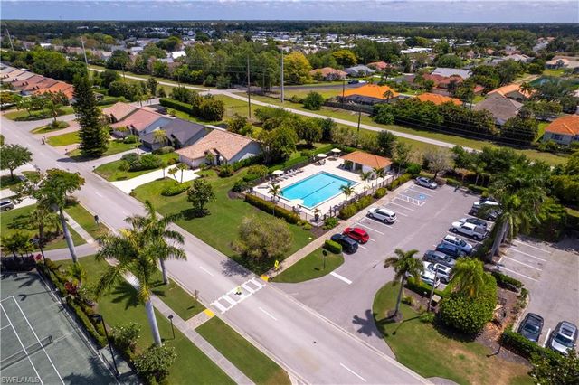 372 Fox Den CIR, Naples, FL 34104