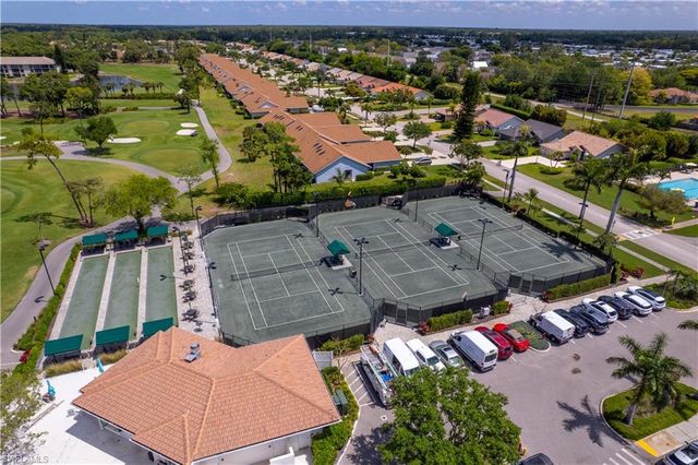 372 Fox Den CIR, Naples, FL 34104