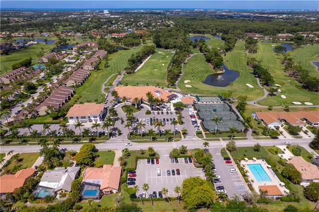 372 Fox Den CIR, Naples, FL 34104