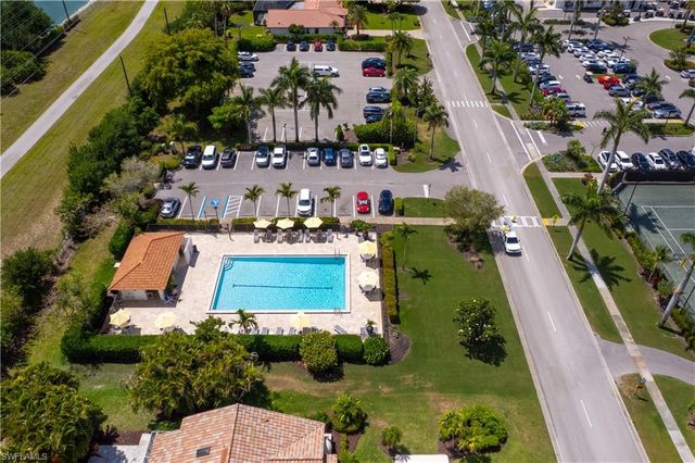 372 Fox Den CIR, Naples, FL 34104