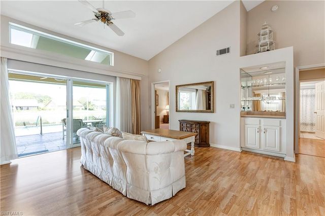 372 Fox Den CIR, Naples, FL 34104