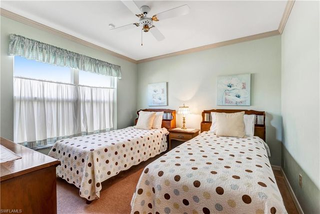 372 Fox Den CIR, Naples, FL 34104