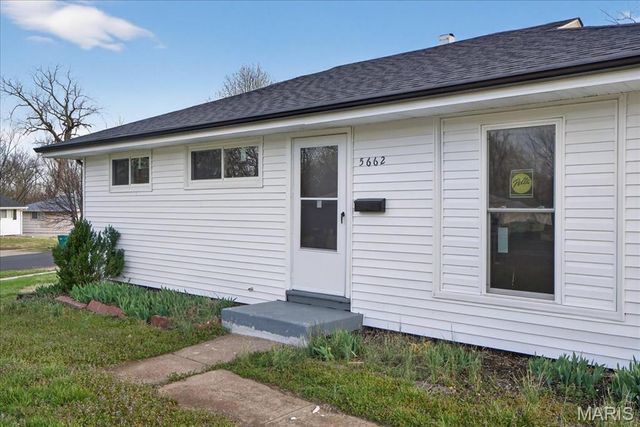 5662 Parchester Drive, Ferguson, MO 63121