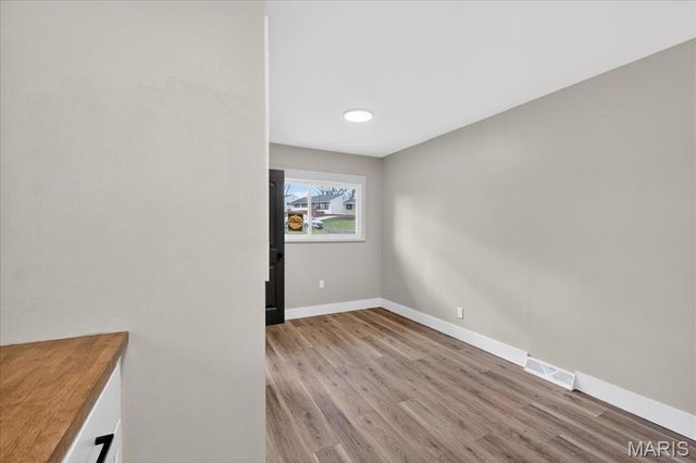 5662 Parchester Drive, Ferguson, MO 63121