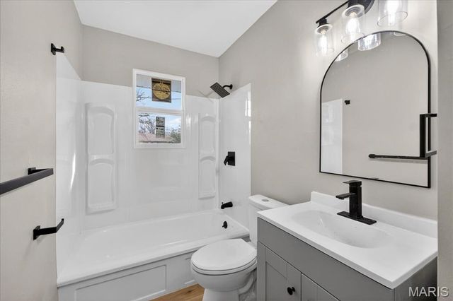 5662 Parchester Drive, Ferguson, MO 63121