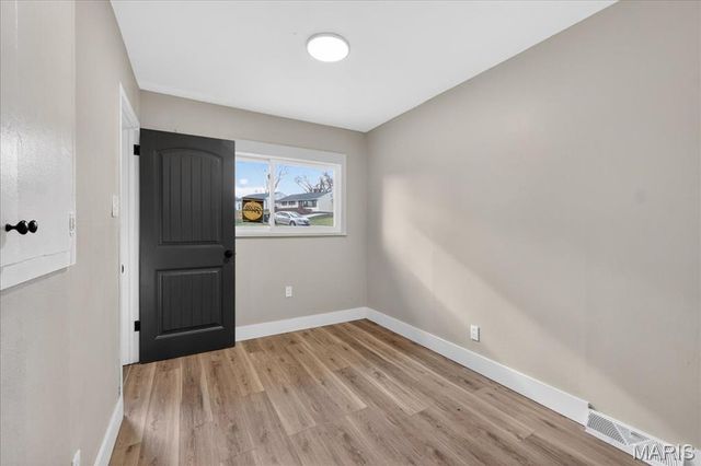 5662 Parchester Drive, Ferguson, MO 63121