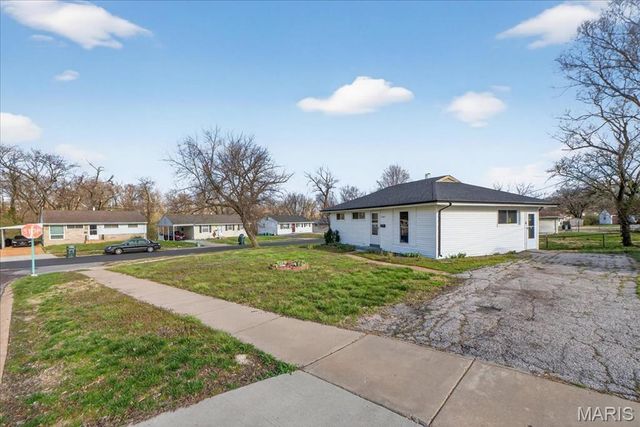 5662 Parchester Drive, Ferguson, MO 63121