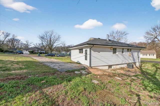 5662 Parchester Drive, Ferguson, MO 63121