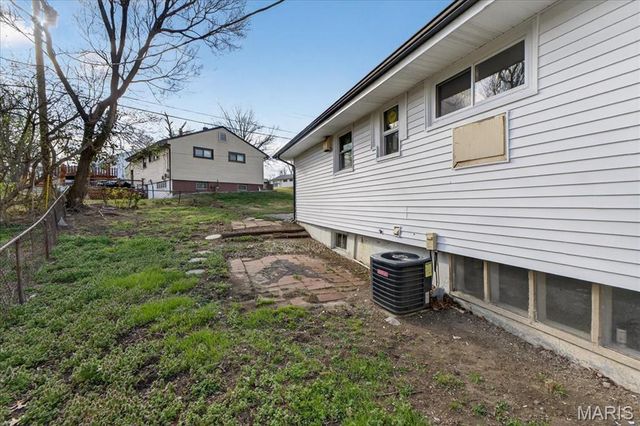 5662 Parchester Drive, Ferguson, MO 63121