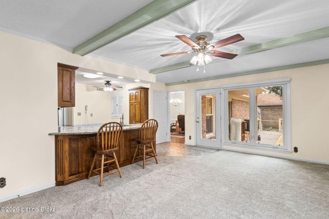 8817 Lakeridge Dr, Louisville, KY 40272