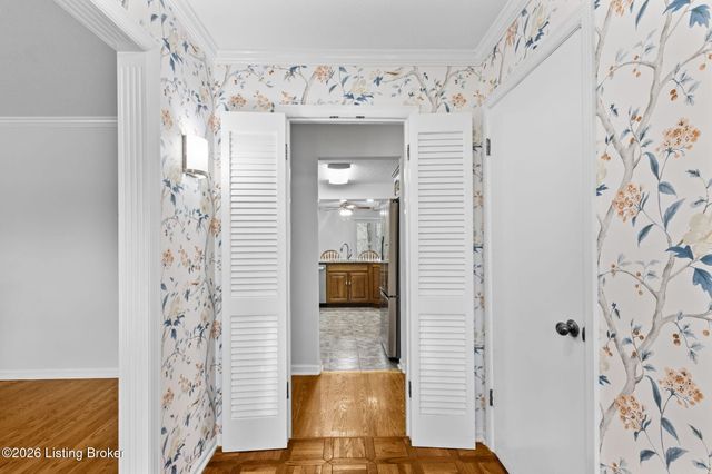 8817 Lakeridge Dr, Louisville, KY 40272