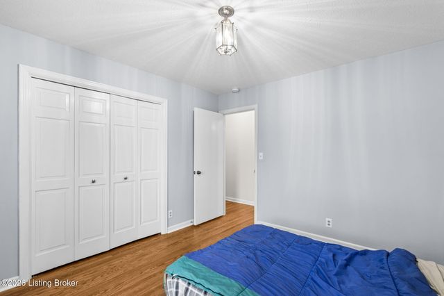 8817 Lakeridge Dr, Louisville, KY 40272