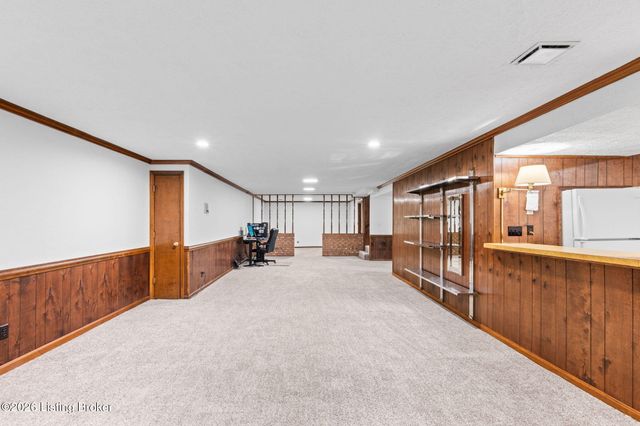 8817 Lakeridge Dr, Louisville, KY 40272