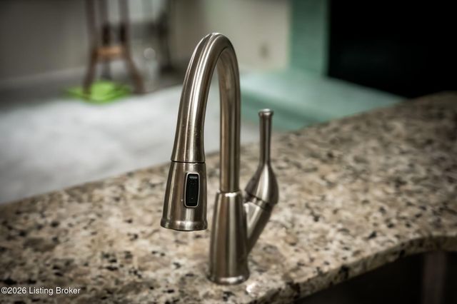 8817 Lakeridge Dr, Louisville, KY 40272