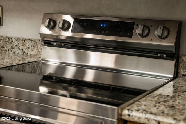 8817 Lakeridge Dr, Louisville, KY 40272