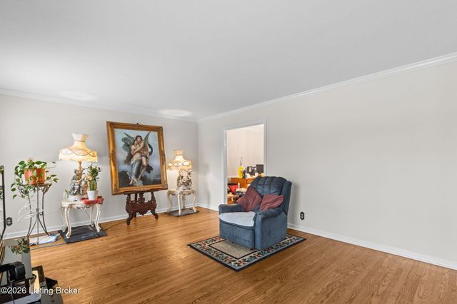 8817 Lakeridge Dr, Louisville, KY 40272