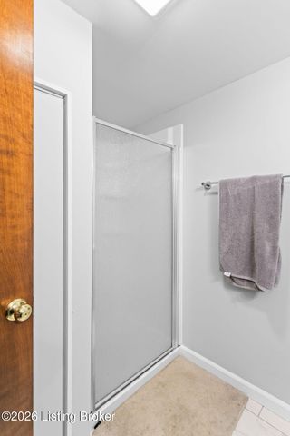 8817 Lakeridge Dr, Louisville, KY 40272