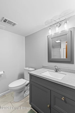 8817 Lakeridge Dr, Louisville, KY 40272