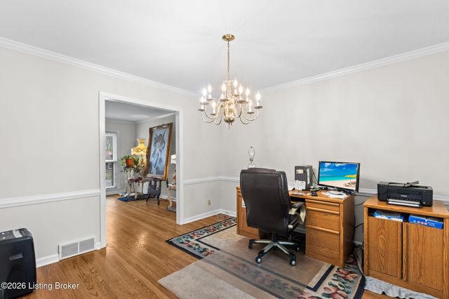 8817 Lakeridge Dr, Louisville, KY 40272