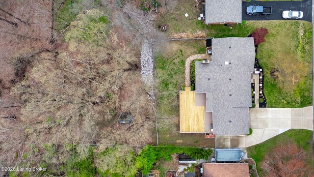 8817 Lakeridge Dr, Louisville, KY 40272