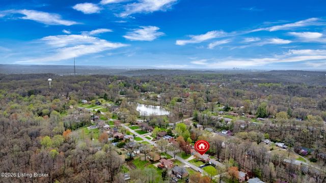 8817 Lakeridge Dr, Louisville, KY 40272