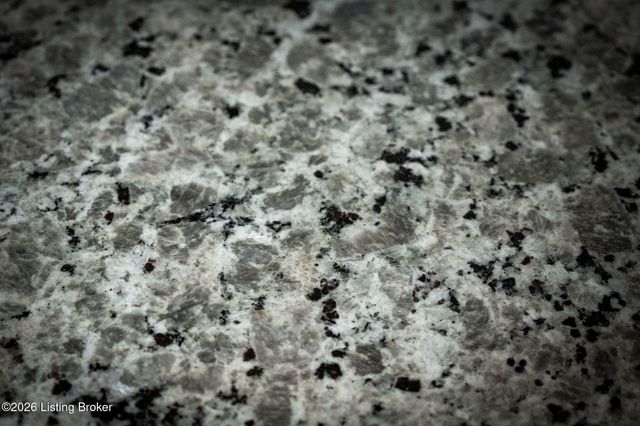 8817 Lakeridge Dr, Louisville, KY 40272