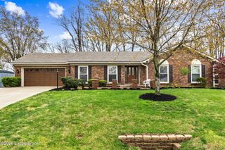 8817 Lakeridge Dr, Louisville, KY 40272