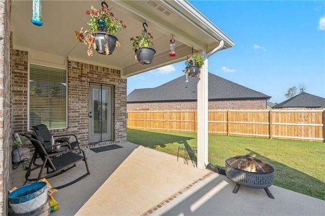 306 N Anser Bend, Farmington, AR 72730