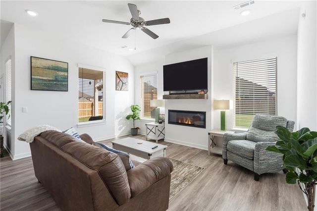 306 N Anser Bend, Farmington, AR 72730