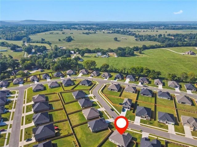 306 N Anser Bend, Farmington, AR 72730
