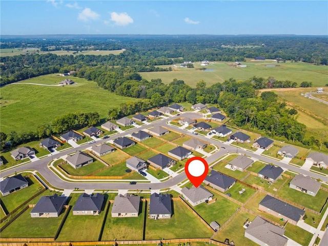 306 N Anser Bend, Farmington, AR 72730