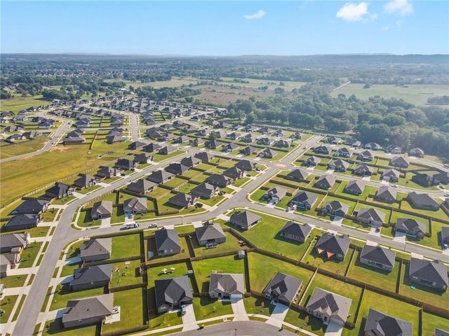 306 N Anser Bend, Farmington, AR 72730