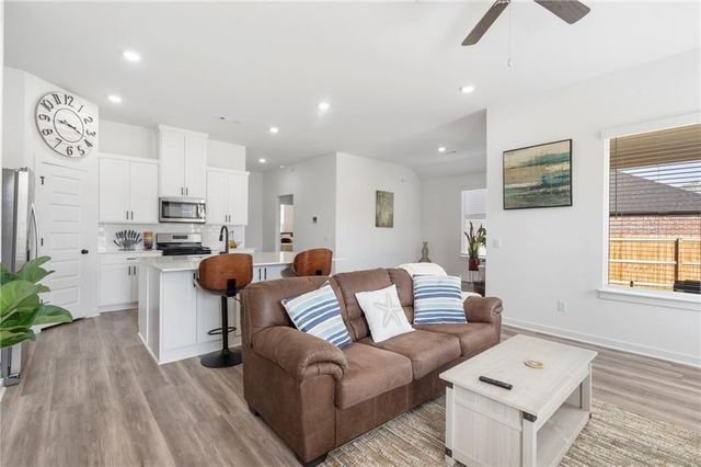 306 N Anser Bend, Farmington, AR 72730