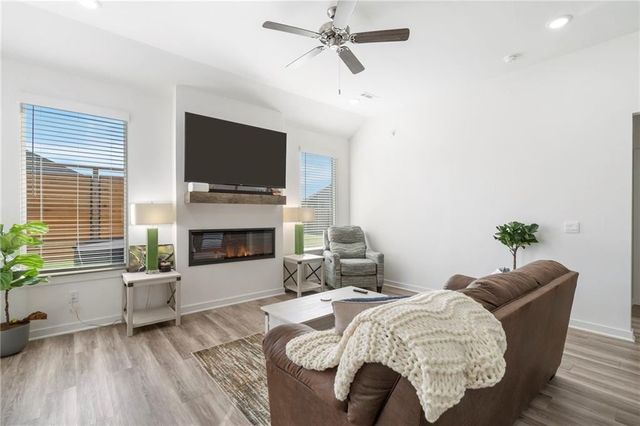 306 N Anser Bend, Farmington, AR 72730