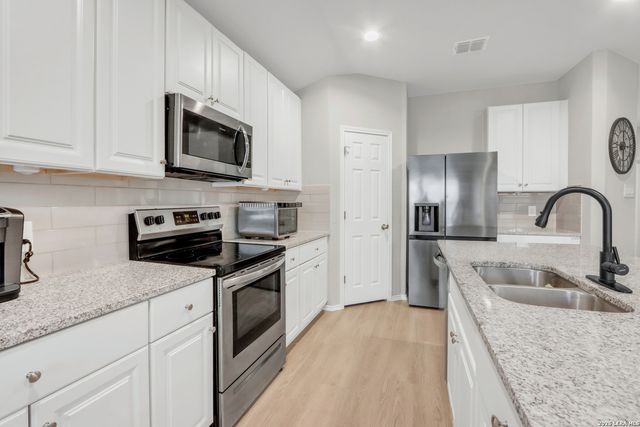 3200 Broad View, Seguin, TX 78155