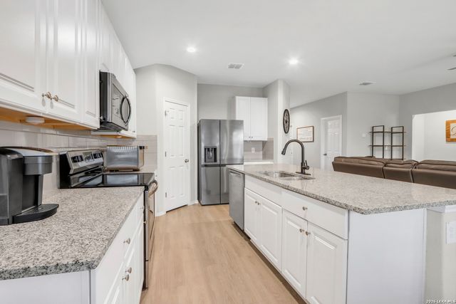 3200 Broad View, Seguin, TX 78155