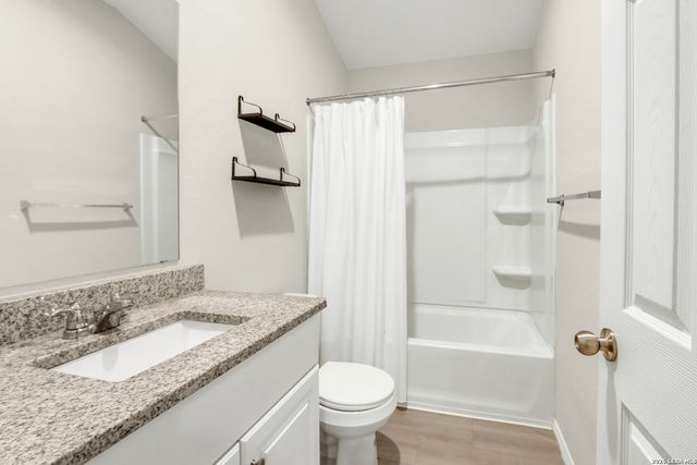 3200 Broad View, Seguin, TX 78155