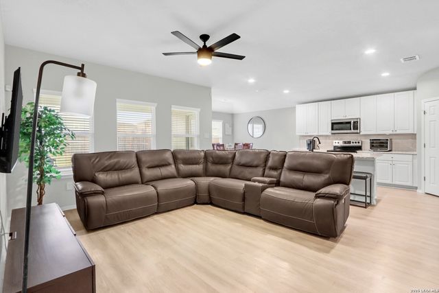 3200 Broad View, Seguin, TX 78155