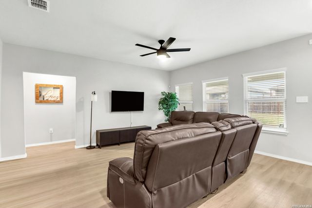 3200 Broad View, Seguin, TX 78155