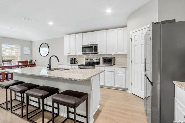 3200 Broad View, Seguin, TX 78155