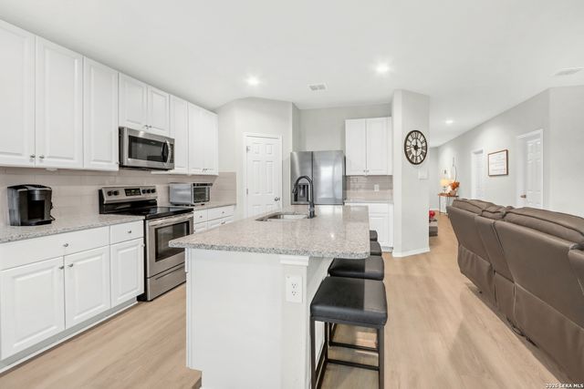 3200 Broad View, Seguin, TX 78155