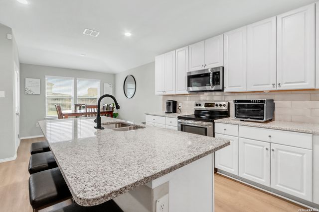 3200 Broad View, Seguin, TX 78155