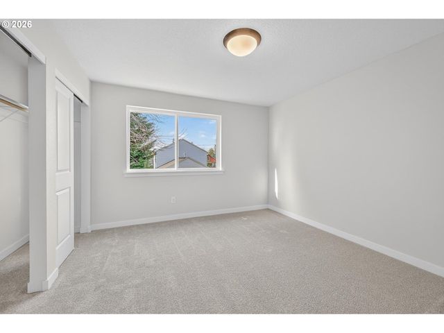 9267 E Burnside St, Portland, OR 97216